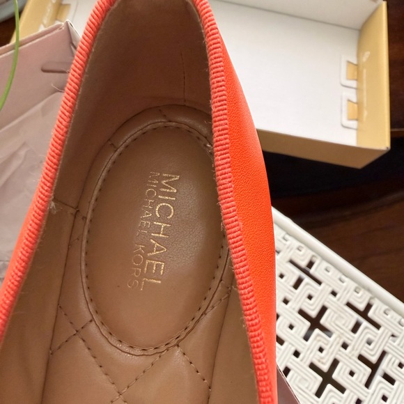 Micheal Kors Honey Ballet Poppy - Picture 4 of 9